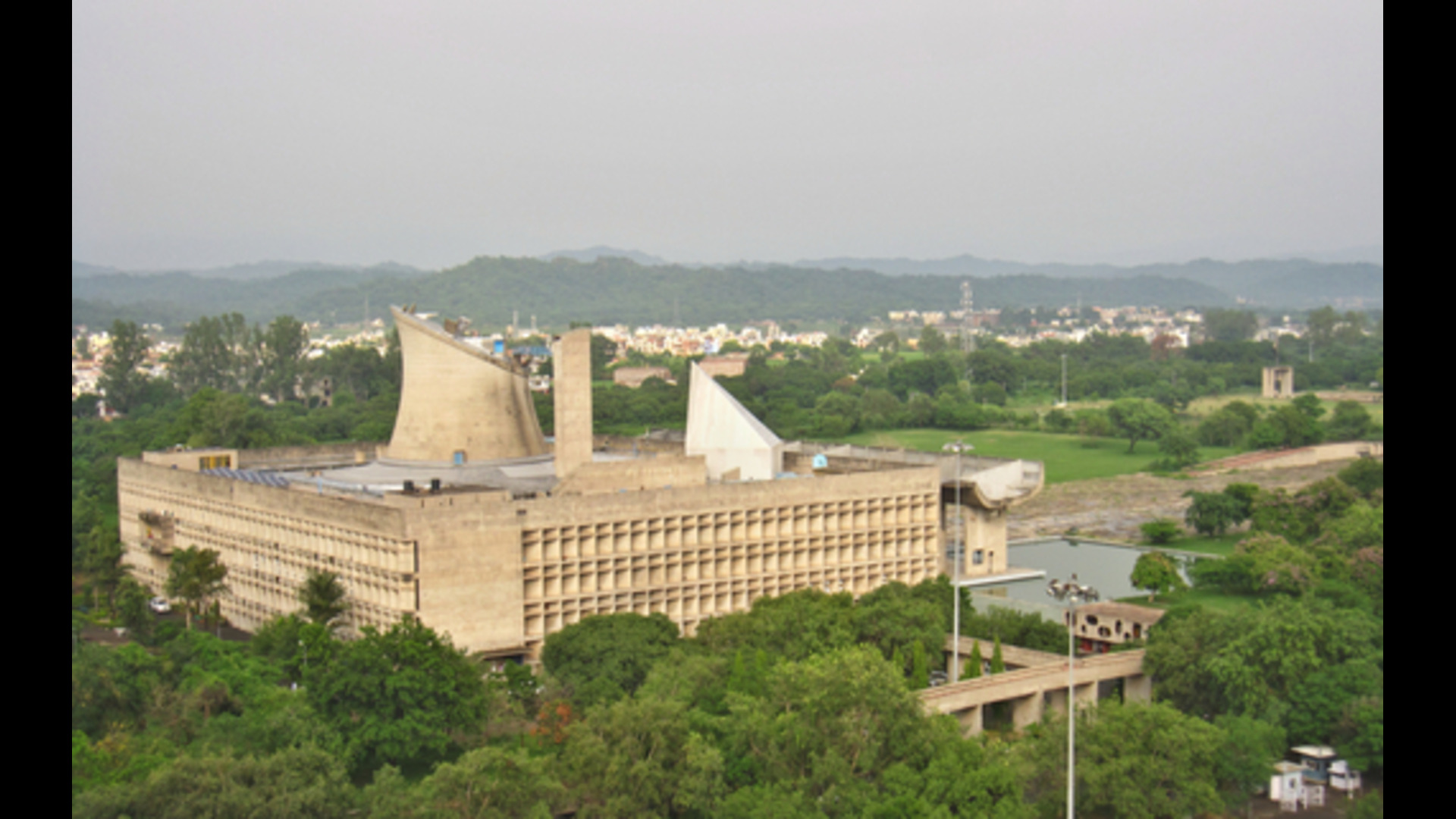 देशभर की नजरें अब होने वाले लोकसभा चुनाव-2024 पर टिकी